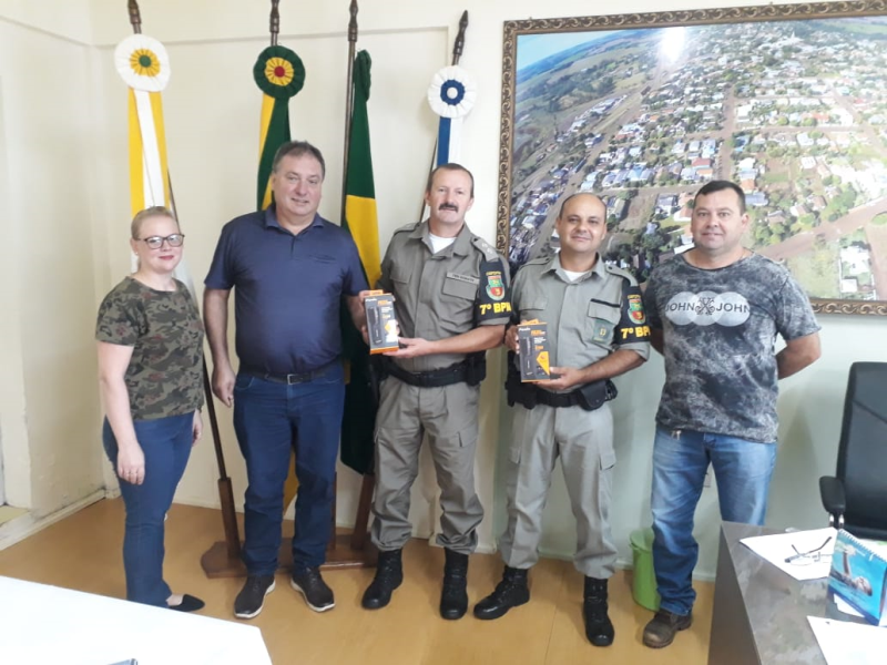 DOAÇÃO DE LANTERNAS À BRIGADA MILITAR